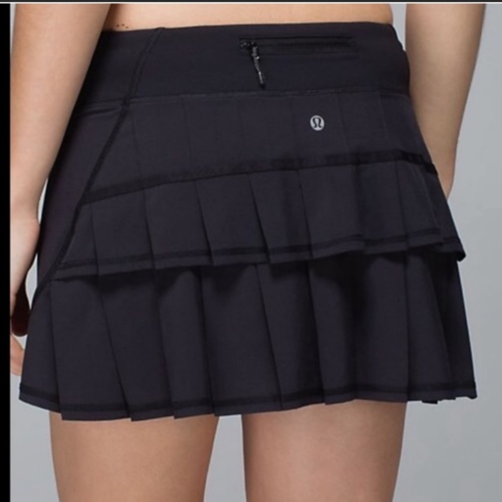 Lululemon black skirt
